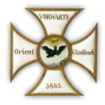 Symbol der Freimaurerloge Vorwärts mit Adler und Kreuz.